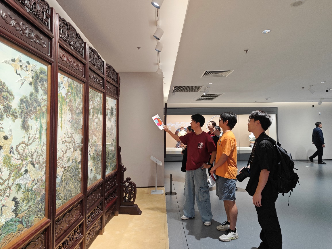 珠宝学院开展“非遗文化与现代艺术探索”主题团日活动